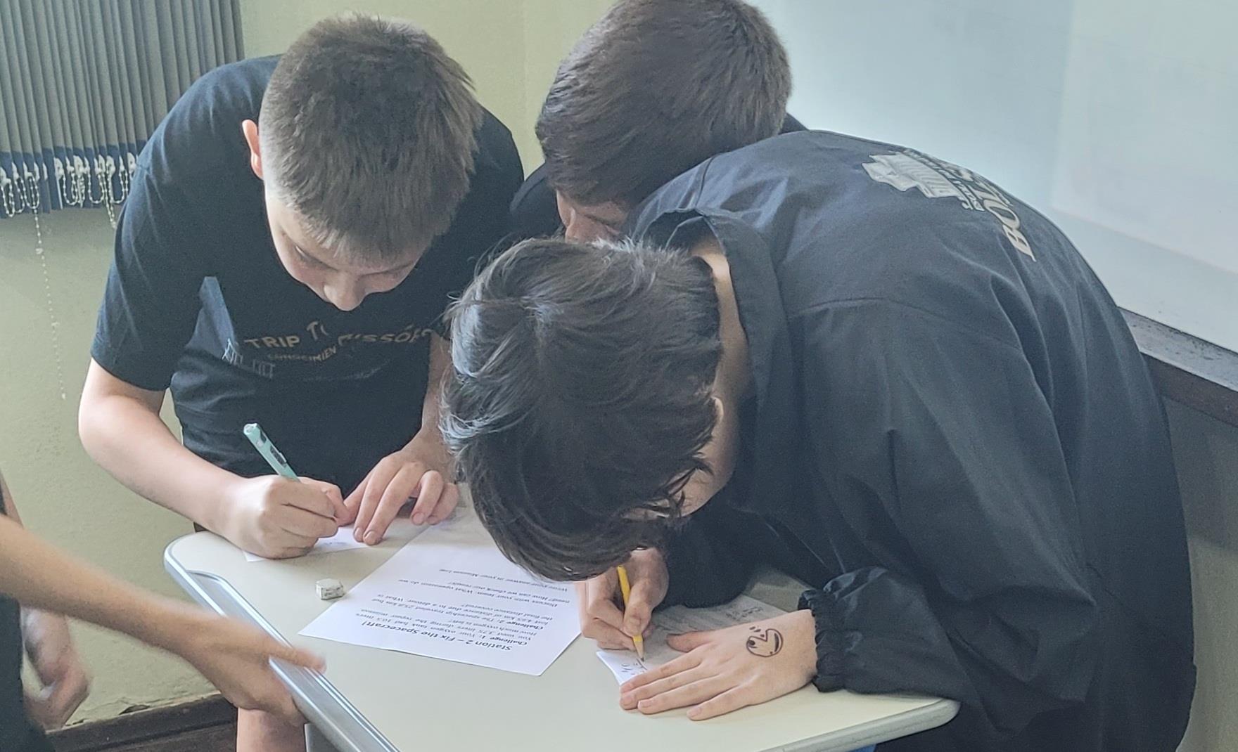 Estudantes do Year 5 da Unidade Pindorama participam de desafios bilíngues 