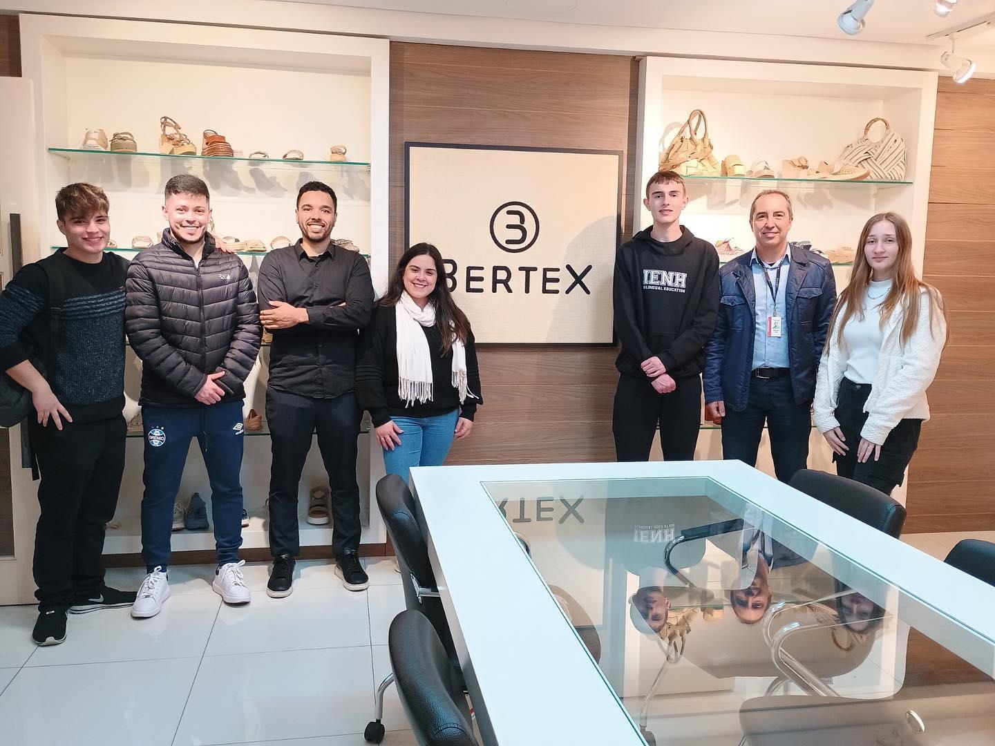 Estudantes dos Cursos Técnicos realizam visita técnica à Empresa Bertex