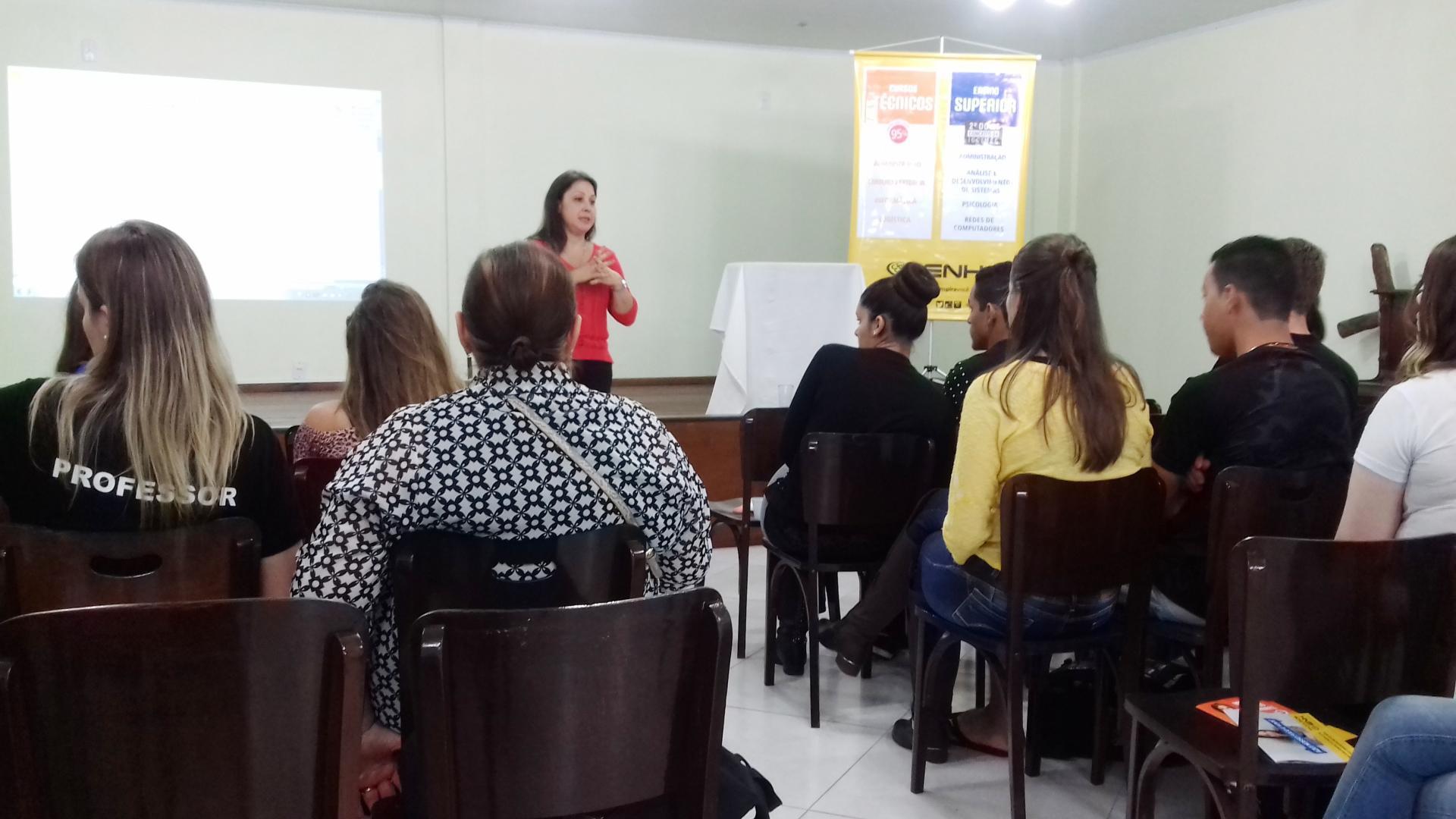 Faculdade IENH capacita estudantes do Ensino Médio