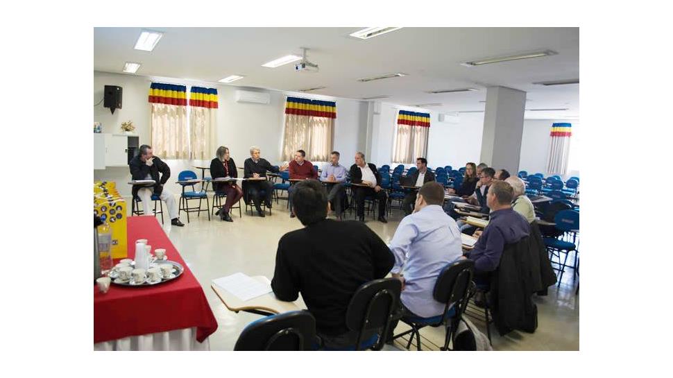 Faculdade IENH participa da reunião do Fórum das Faculdades Comunitárias