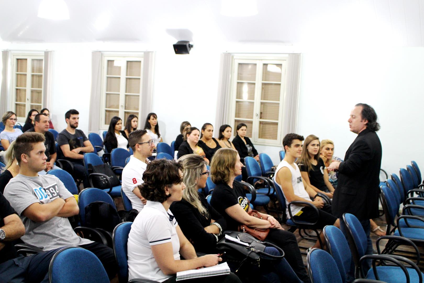 Faculdade IENH promove evento gratuito sobre empregabilidade