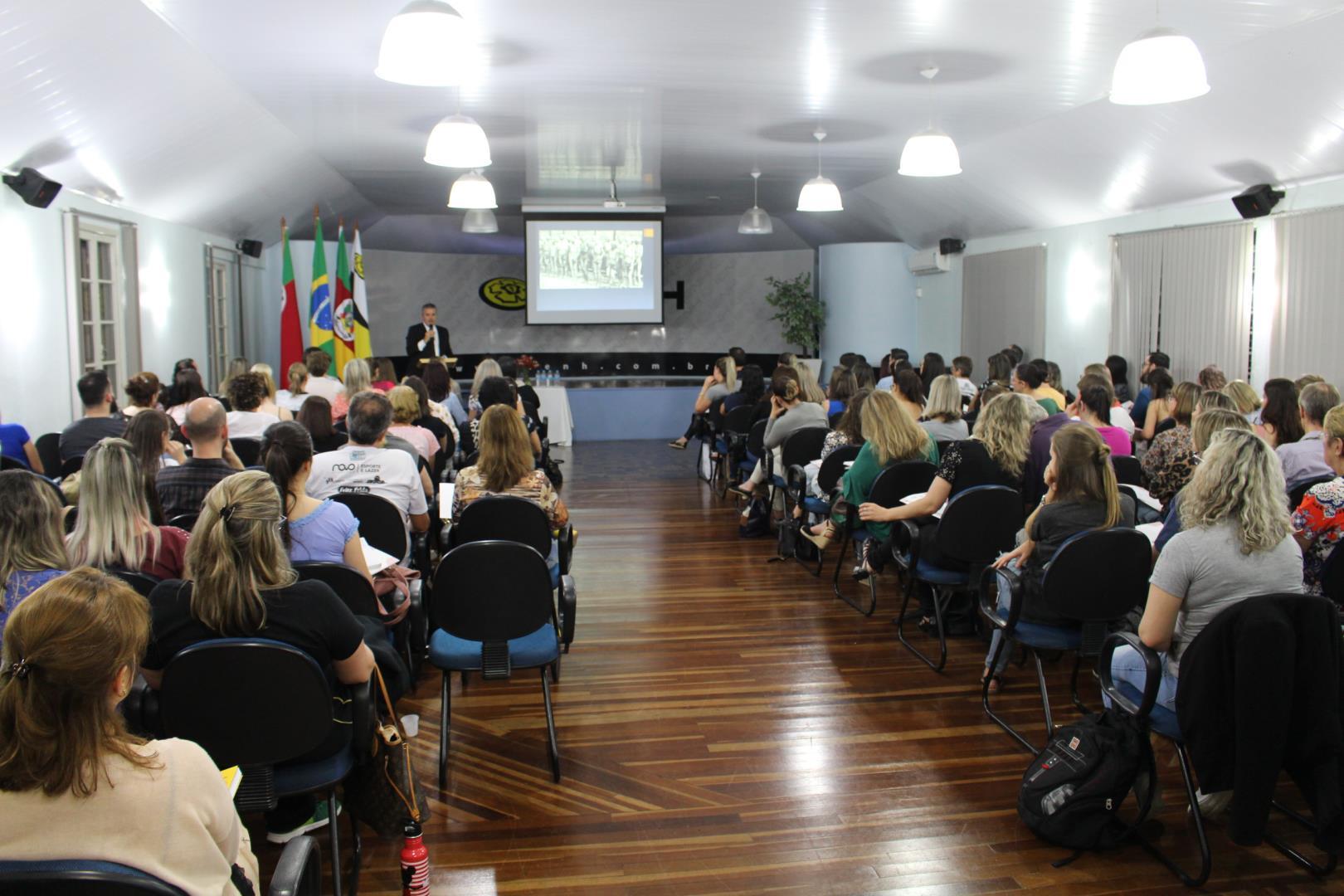 Palestra em comemoração ao Dia do Psicólogo ocorre na IENH