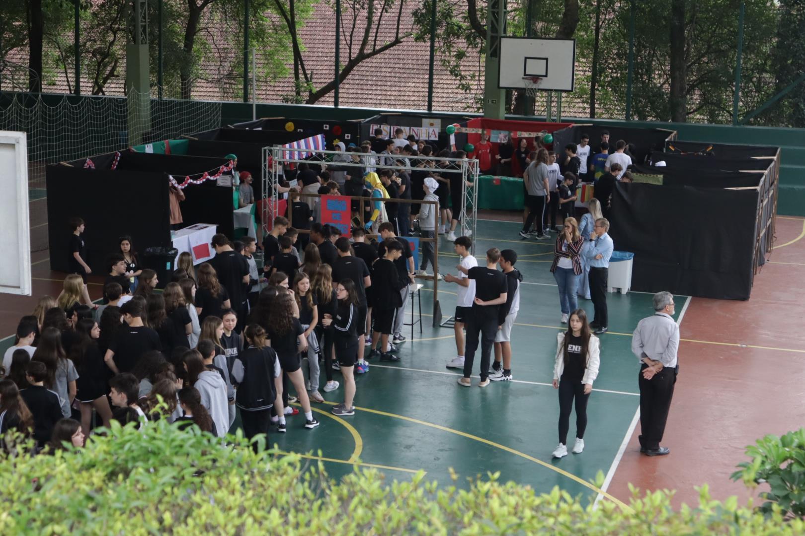 Feira de Etnias é desenvolvida pelas turmas do 3ª séries do Ensino Médio da IENH