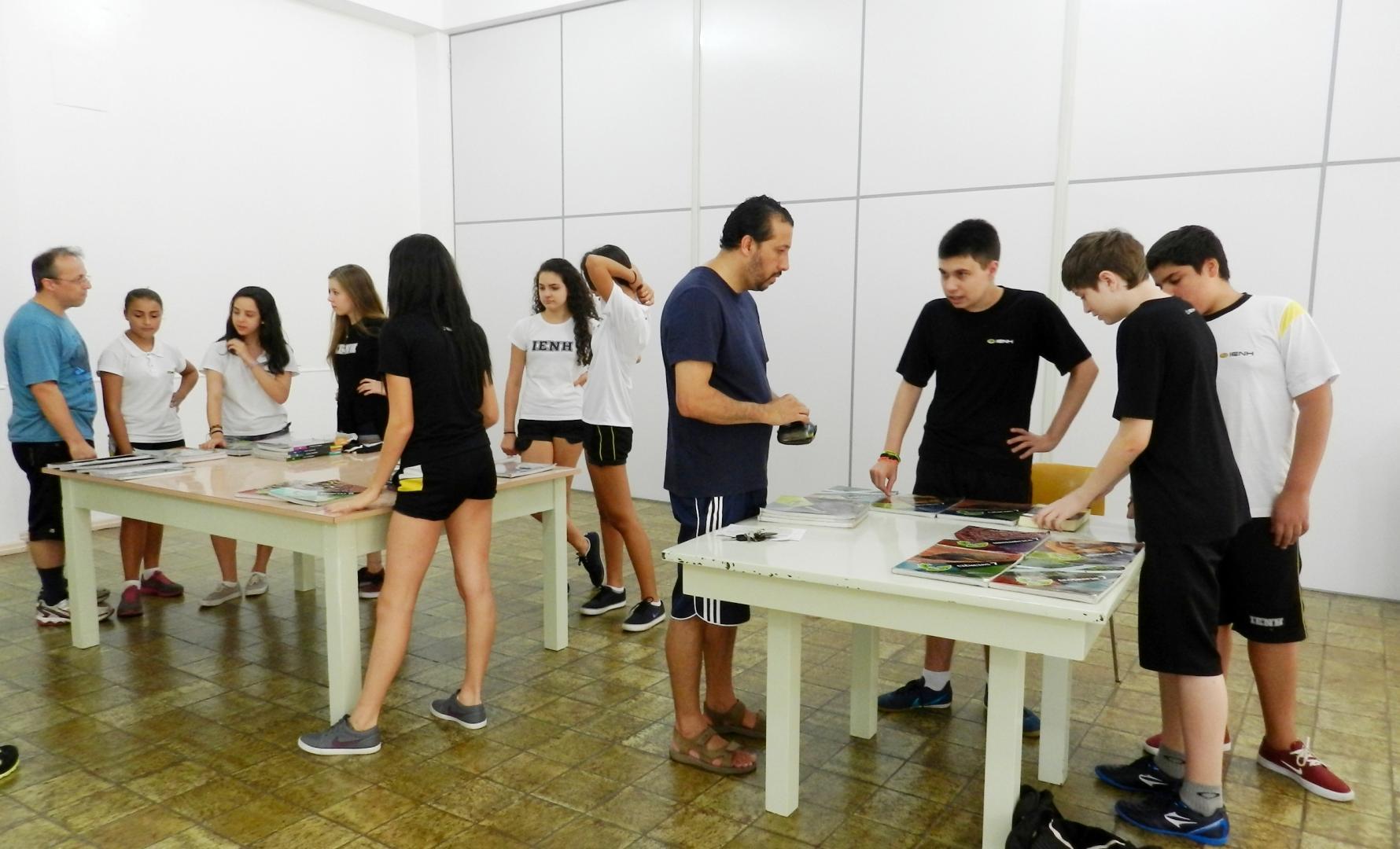 Feira de livros usados promove a sustentabilidade na Fundação Evangélica