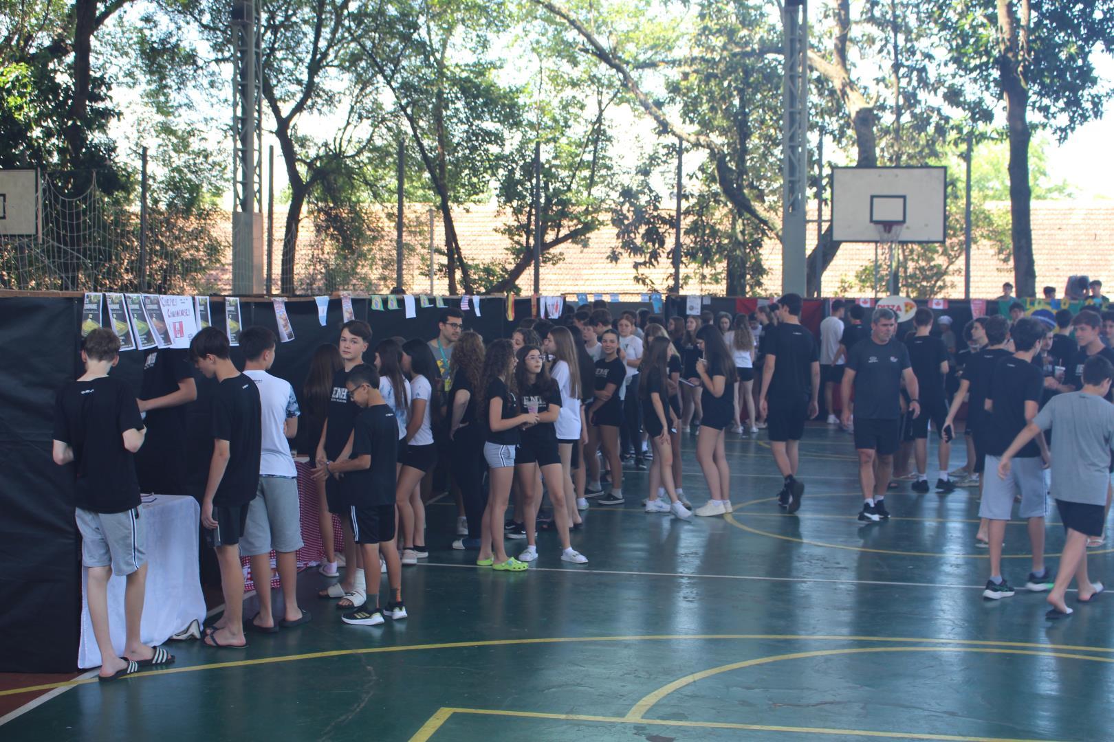 Feira Gastronômica movimenta o intervalo da Unidade Fundação Evangélica 