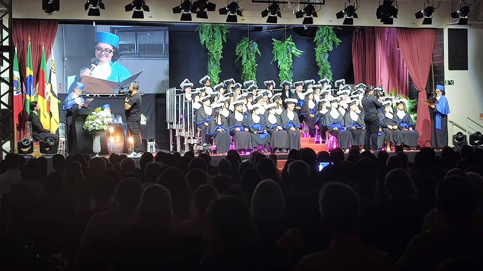 Formaturas dos Cursos Técnicos reúnem 120 formandos na IENH