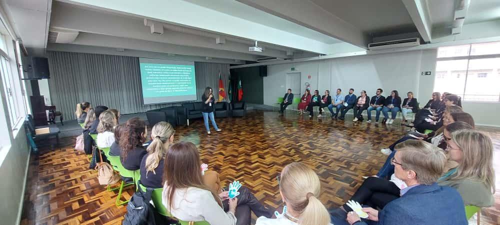 Gestão com Cuidado reúne escolas comunitárias em reflexão sobre saúde mental