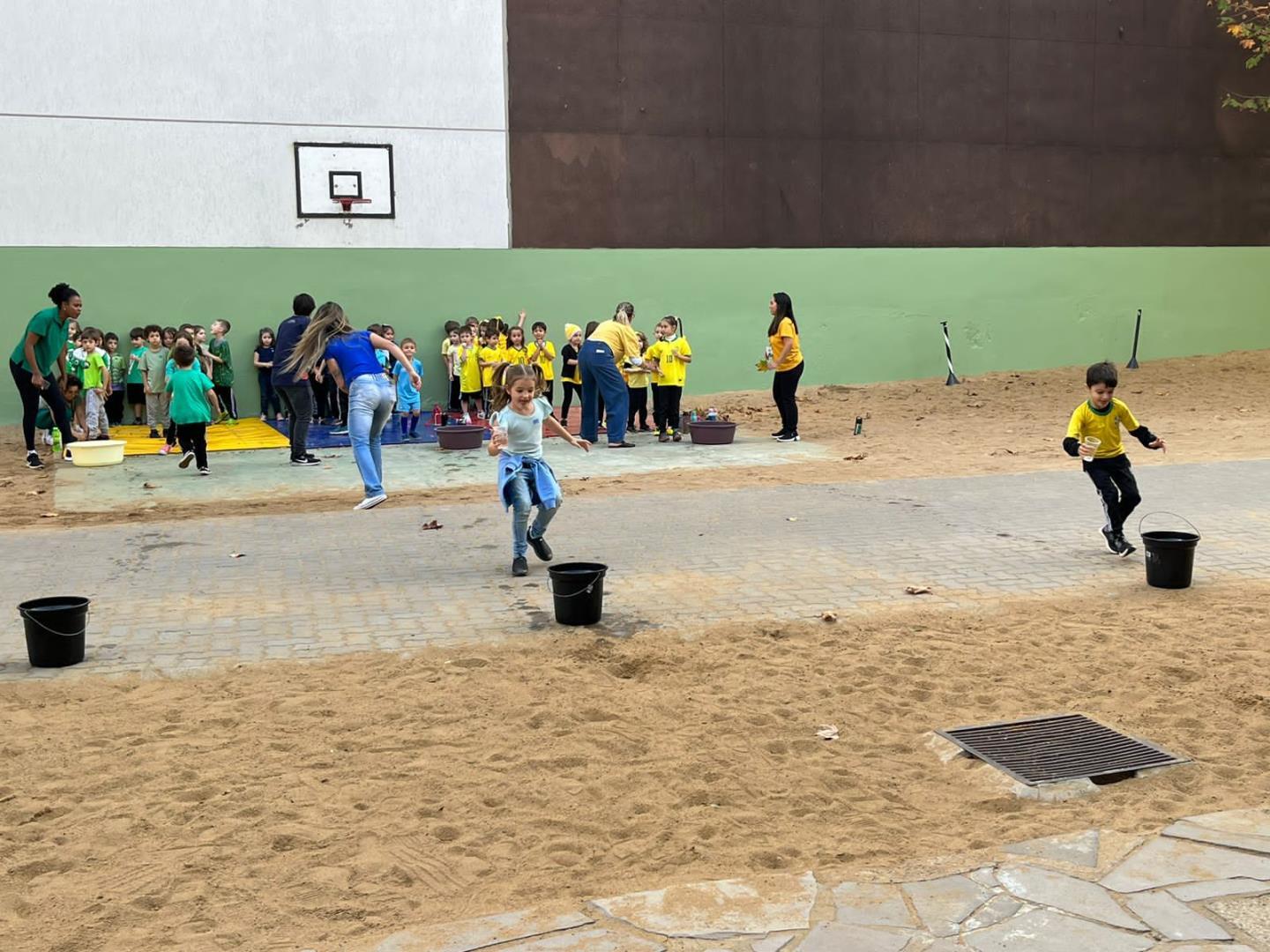 Gincana em língua inglesa é realizada pelos Níveis 5 da Unidade Oswaldo Cruz