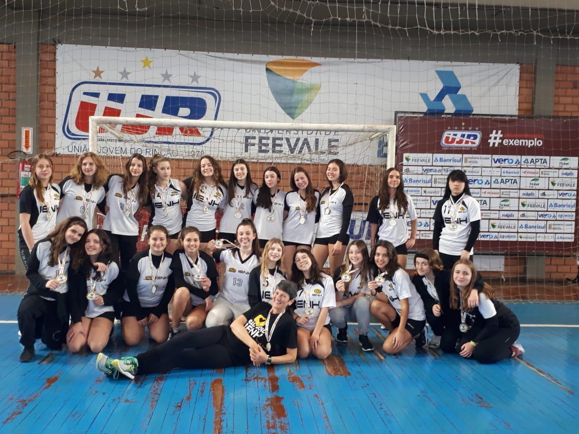 Handebol da IENH tem grande atuação na Olimpíada Escolar