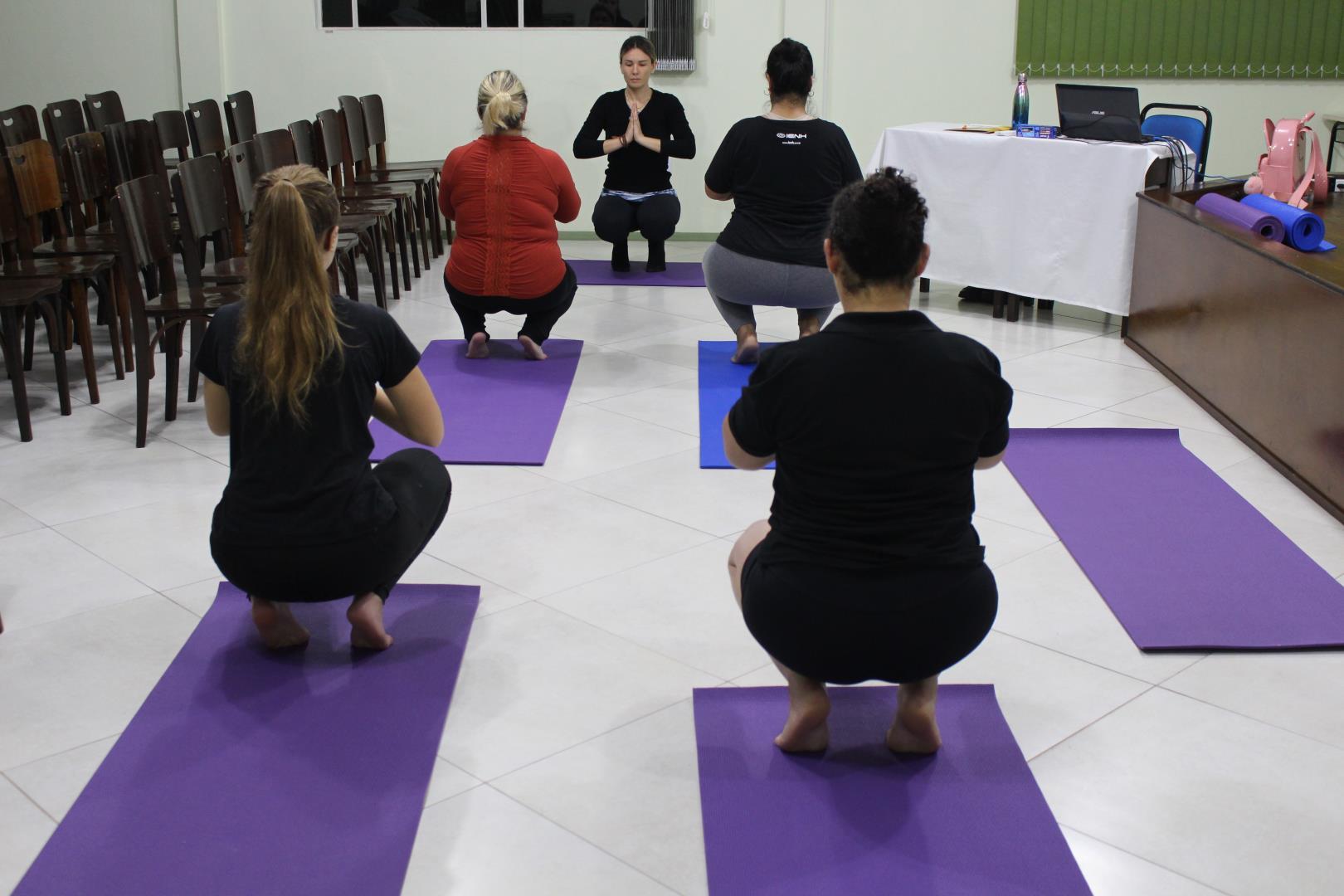 IENH oferta aulas de Hatha Yoga como Trilha de Aprendizagem