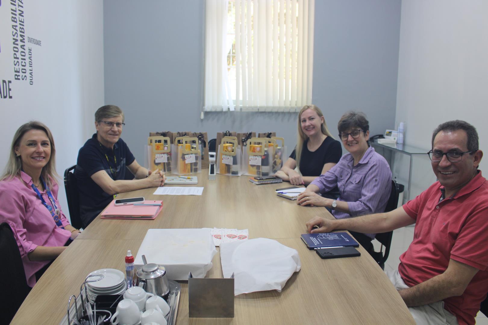 IENH recebe diretores das escolas comunitárias de Novo Hamburgo para encontro de alinhamento