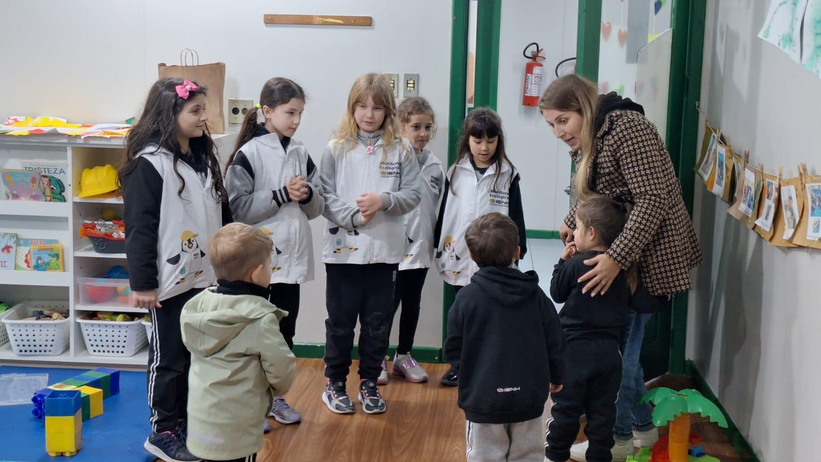 Kindergarten 2A e Year 2B da Unidade Pindorama participam de atividade sustentável 
