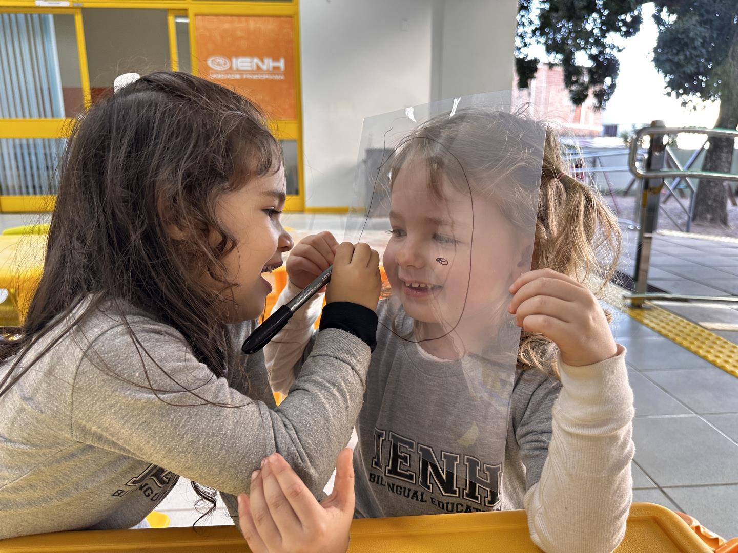 Kindergarten 3A da Unidade Pindorama estuda sobre as transformações do corpo 