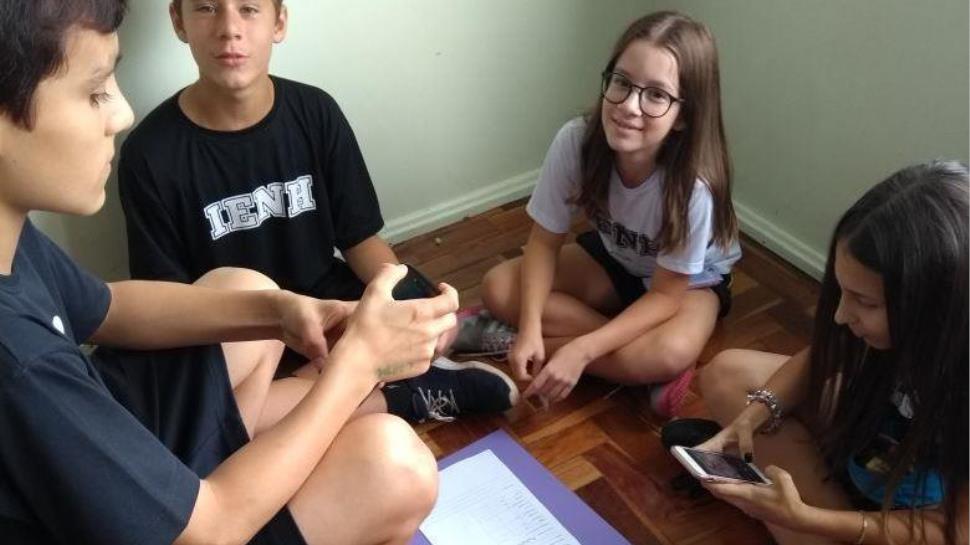 Metodologia de aula invertida é utilizada para trabalhar operações com monômios  Metodologia de aula invertida é utilizada para trabalhar operações com monômios