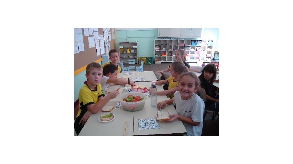 Alunos do Currículo Bilíngüe da Unidade Pindorama têm aula de culinária