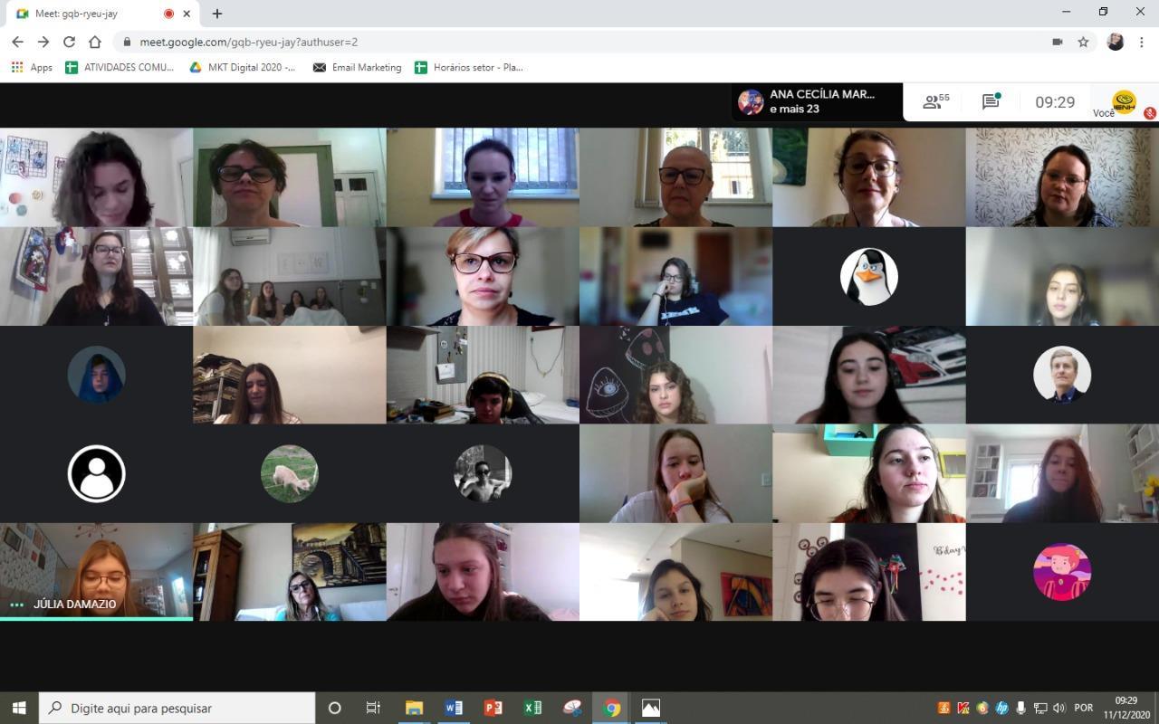 No último ano do Ensino Fundamental, alunos dos 9°s anos da IENH recebem homenagens No último ano do Ensino Fundamental, alunos dos 9°s anos da IENH recebem homenagens