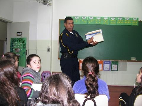 Agentes Mirins conversam com Guarda Municipal