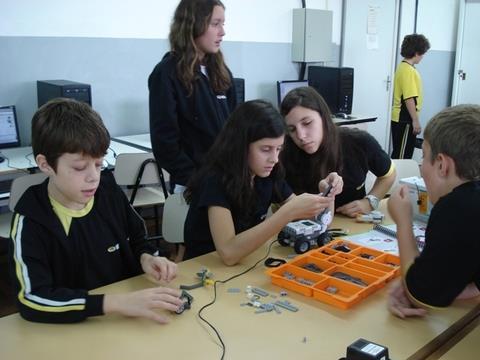 Criatividade e robótica: alunos criam skate longboard