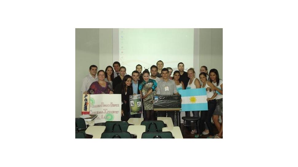 Estudantes simulam negociações de Comércio Exterior Estudantes simulam negociações de Comércio Exterior