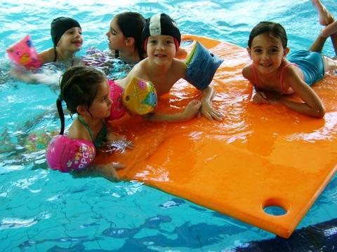 Projeto de Férias com atividades diversificadas para crianças na Unidade Pindorama