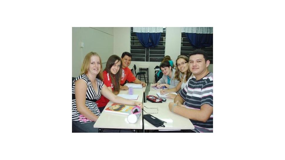 Alunos participam de brainstorming Alunos participam de brainstorming