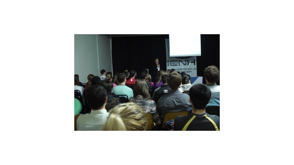 Case de internacionalização da Artecola é apresentado em palestra Case de internacionalização da Artecola é apresentado em palestra