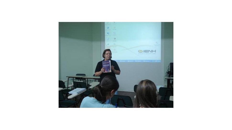 Palestra e oficina capacitam futuras professoras Palestra e oficina capacitam futuras professoras