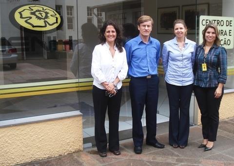 Visita da Escola Esfera propicia troca de experiências para o Currículo Bilíngue