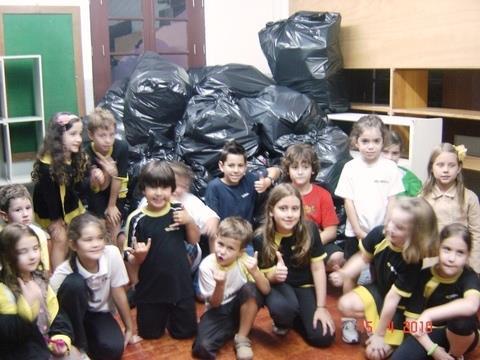 Monitores Ecológicos iniciam experiência sobre o lixo