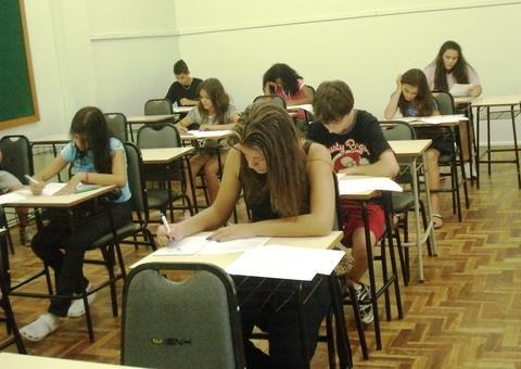 IENH realiza prova de seleção para Bolsas de Estudo