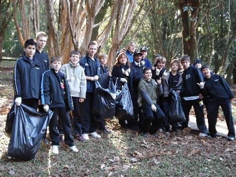 Alunos da IENH participam de ação pelo Meio Ambiente