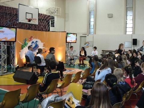 Alunos da IENH debatem sobre preconceito racial