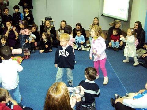 Níveis 2 A e B da Educação Infantil homenageiam as mães