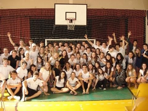 Estudantes se divertem no último dia letivo