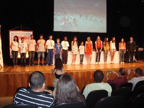 Atletismo da IENH recebe homenagens no Troféu FAERGS 2008