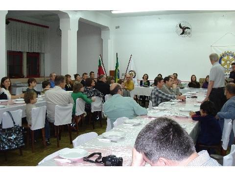 Alunos da IENH recebem homenagem do Rotary Club Novo Hamburgo
