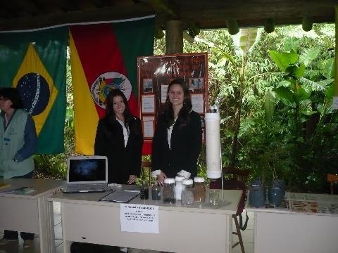 Alunas da Fundação Evangélica apresentam pesquisa em Fórum da Artecola