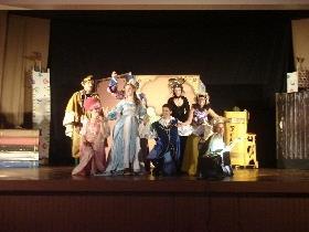 Alunos da IENH assistem peça teatral intitulada Cinderela