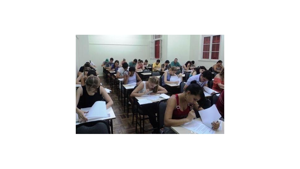 Prova de seleção para Bolsas de Estudos Prova de seleção para Bolsas de Estudos