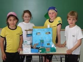 Alunos da Unidade Pindorama estudam a língua inglesa através de maquetes