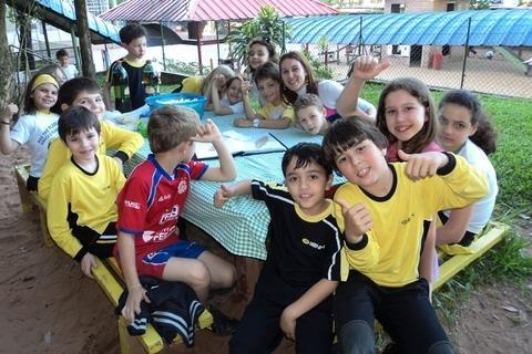 Monitores ecológicos encerram atividades do ano com piquenique