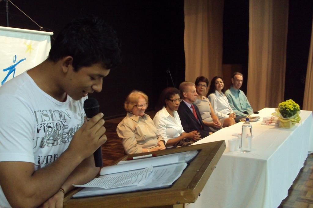 Formatura dos Cursos de Formação Inicial e Continuada de Trabalhadores Formatura dos Cursos de Formação Inicial e Continuada de Trabalhadores