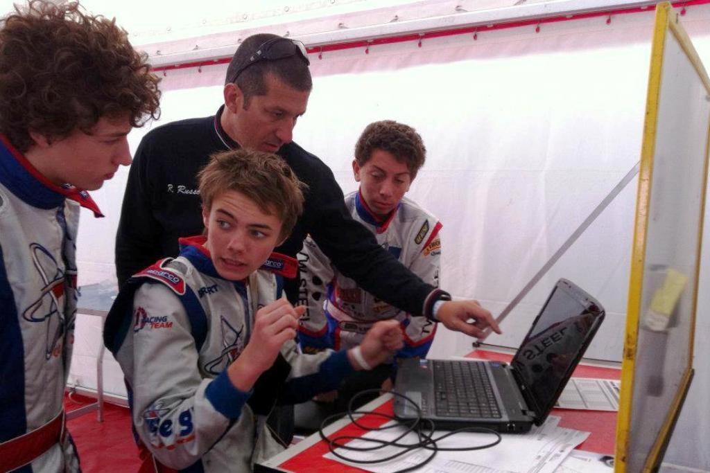 Aluno da 8ª série participou de competição internacional de Kart