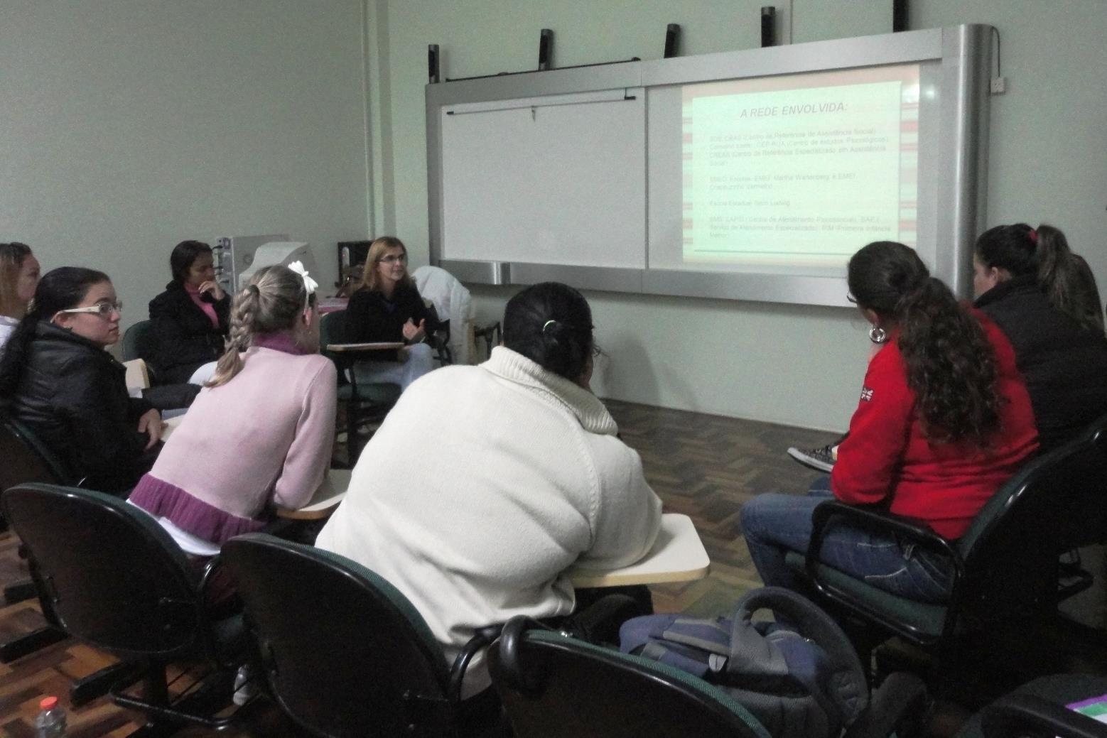 Palestra com Psicóloga sobre trabalho em redes Palestra com Psicóloga sobre trabalho em redes
