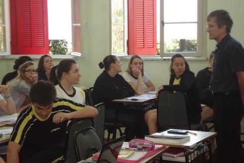 Formandos do Ensino Médio da IENH recebem homenagens