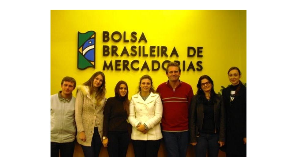 Acadêmicos de Administração visitam a Bolsa Brasileira de Mercadorias 