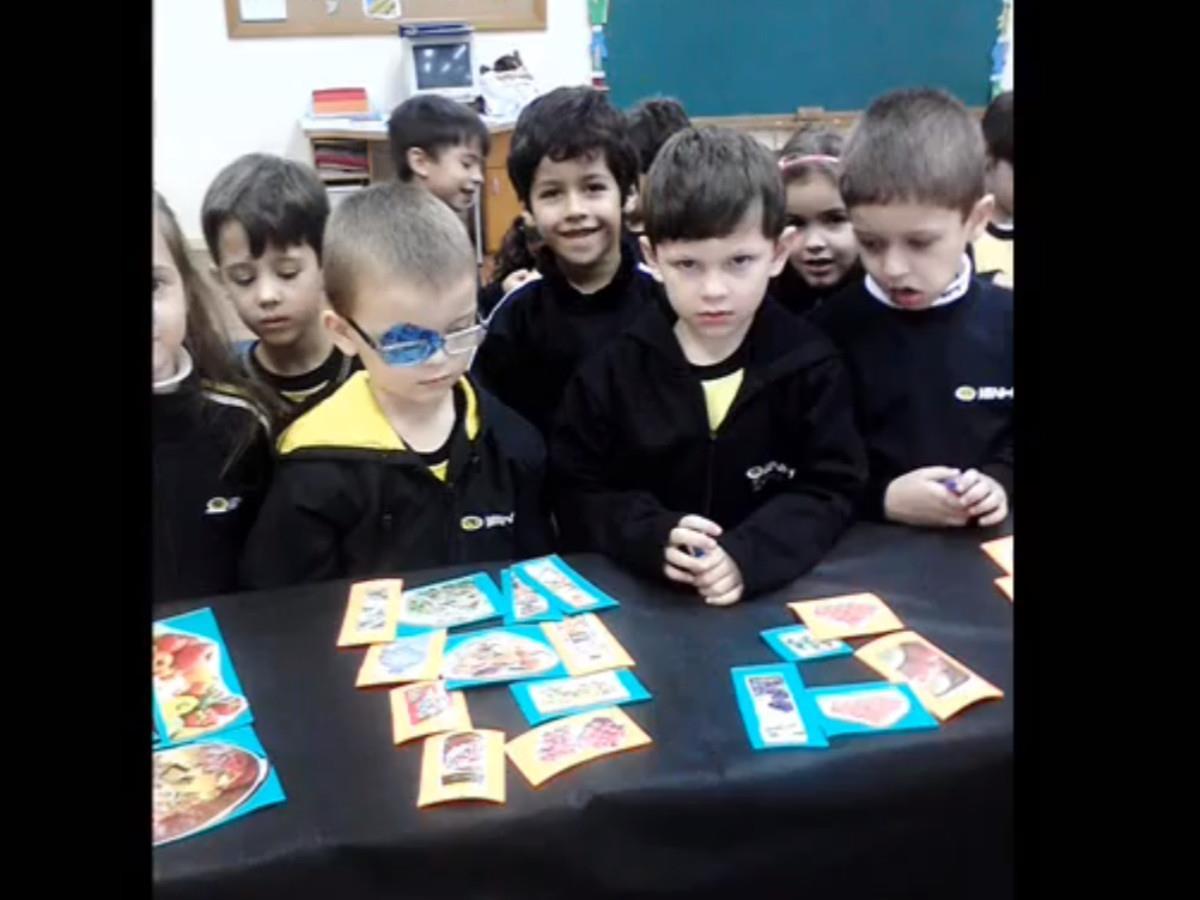 Atividades sobre alimentação saudável trabalhadas em Português e Inglês