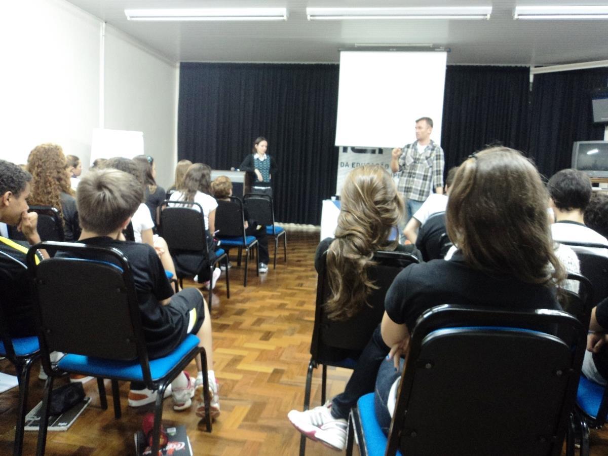 Estudantes do Currículo Bilíngue participam de palestra sobre o tema “terror”