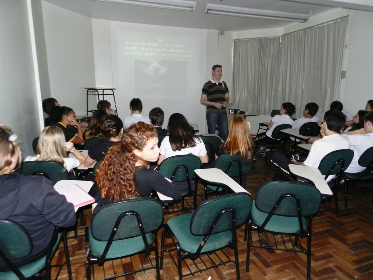Estudantes aprendem sobre o medo do ponto de vista teológico