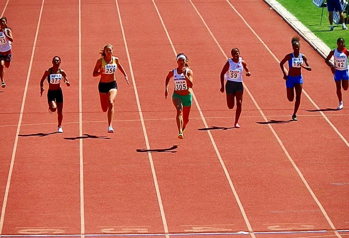 Participação em diversos campeonatos traz medalhas para a IENH